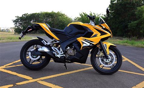 Bajaj Pulsar RS200 Review: First Ride Report - NDTV CarAndBike