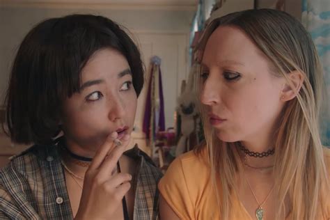 Hulu’s PEN15 review: a hilarious love letter to your middle school best friend - Vox