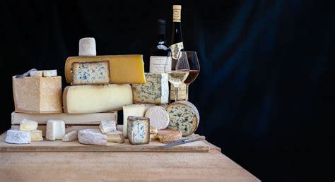 Quels vins servir avec les fromages ? La nouvelle carte des accords - La Revue du vin de France