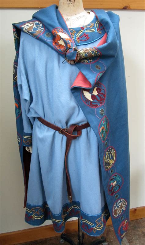 Anglo Saxon outfit, hand-sewn wool with wool embroidery. Viking Garb ...