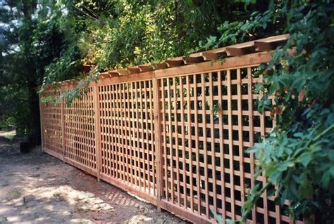 17 Lattice Fence Examples (AWESOME WAYS TO USE) - Love Home Designs