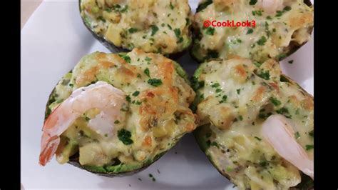 Avocat farcie au crevettes gratinée au four / GRATINATED STUFFED AVOCADO WITH SHRIMP AND CHEESE ...