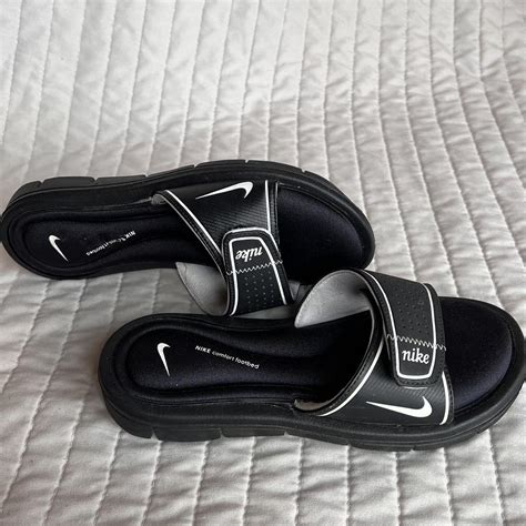 Nike Women's Black and White Slides | Depop