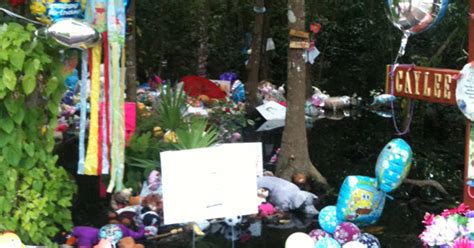 Dozens Visit Makeshift Memorial In Memory Of Caylee Anthony - CBS Miami