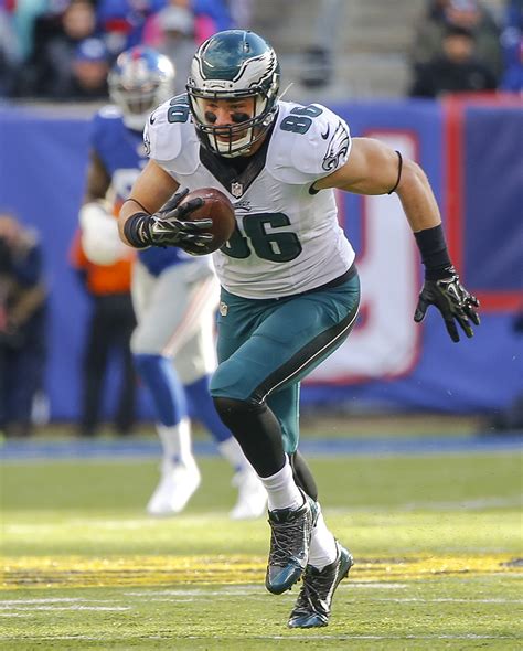 Eagles Restructure Zach Ertz's Contract