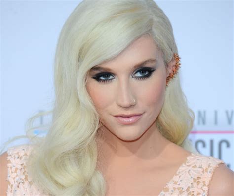 Get Ke$ha's Glam Smouldering Eyes! | Look