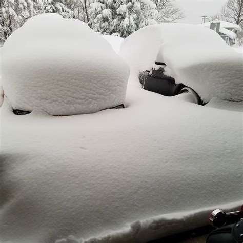 Lake-effect snowstorm hammers Erie, Pennsylvania shattering at least ...