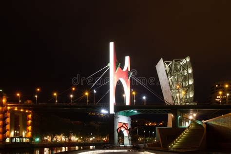 Guggenheim Museum Bilbao at Night Editorial Photography - Image of dome ...