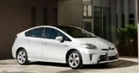 2013 Toyota Prius vs. 2013 Volkswagen Jetta Hybrid : Car Reviews | AutoGuide.com