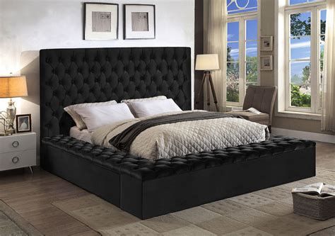 Bliss Black Queen Size Bed bliss (Ruthann) Meridian Furniture Modern Beds | Comfyco Furniture