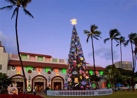 Best Places to See Christmas Lights in Hawaii With the Family