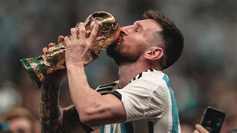 Lionel Messi with trophy FIFA World Cup Wallpaper 4k HD ID:11267