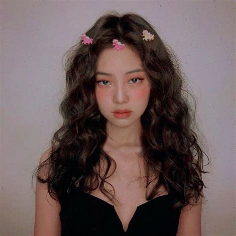 jennie kim blackpink icon edit curly hair twitter | Cortes de pelo largo, Peinados diarios ...