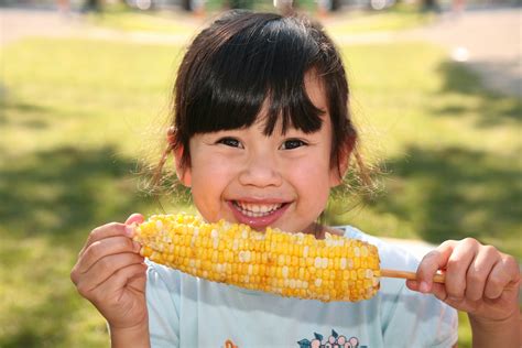 How to Eat Corn on the Cob — Emily Post