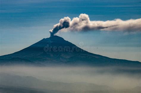 Popocatepetl Volcano Erupting Asfter Mexico Earthquake Stock Photo ...