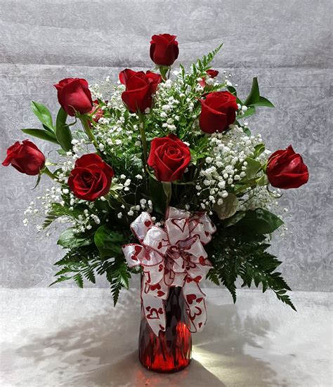 Classic Valentine Dozen Red Rose Vase in Warren, OH | Jensen's Flowers & Gifts, Inc.