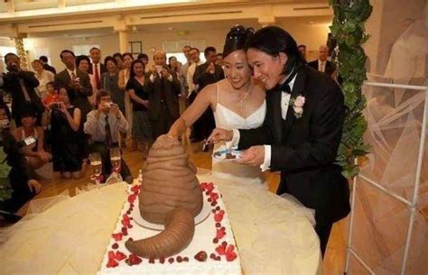 10 Hilarious Wedding Cake Fails