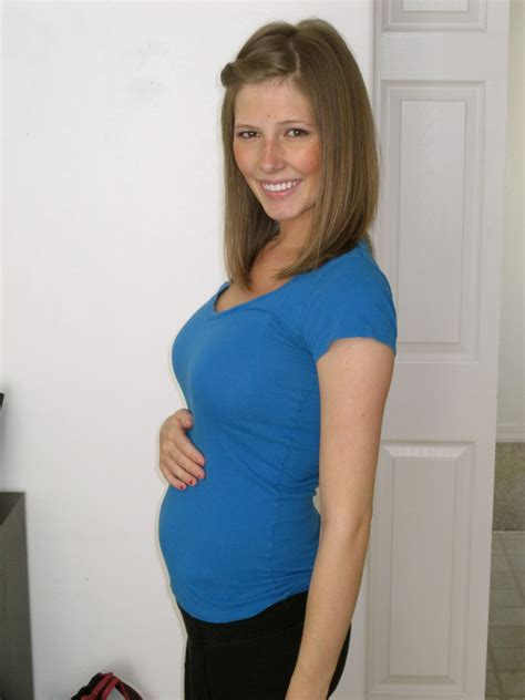 17 weeks pregnant – The Maternity Gallery