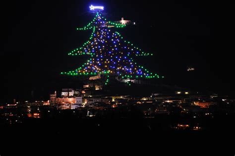 The biggest Christmas tree in the world - #Gubbio, #Umbria, #Italy ...