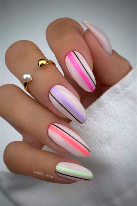 38 Trendy Almond-Shaped Nail Art for Summer Nails 2021