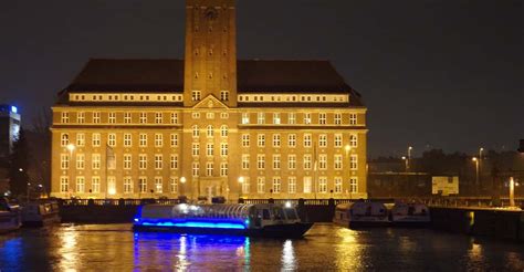 Berlin: Dinner Cruise on the Spree with Prosecco | GetYourGuide