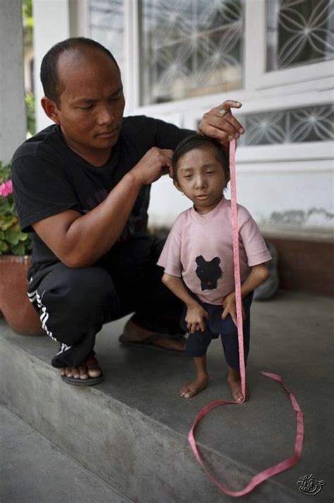 Curious, Funny Photos / Pictures: The World's Smallest Man from Nepal - 22ins tall - 16 Pics + Video