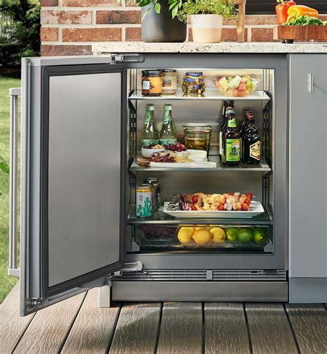 Designer Undercounter | Sub-Zero 24" Outdoor Refrigerator DEU2450RO