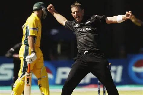 Top 10 fastest bowlers in cricket history | Fastest bowler in the world ...