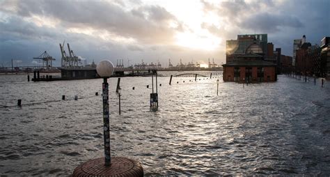 Hochwasser Hamburg - Sturmflut: Fischmarkt unter Wasser