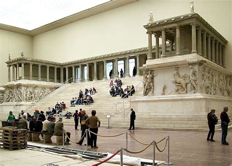 Great Altar of Pergamon, Pergamon Museum, Berlin | Zeus, Het beest, Berlijn