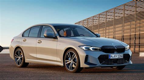 2023 BMW 3 Series debuts: Smoother face, curved display, more tech