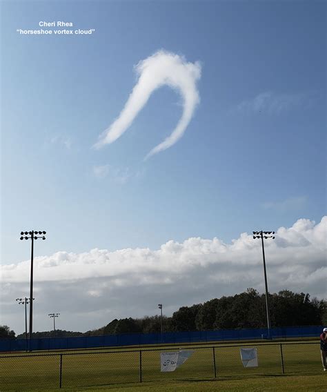 Horseshoe vortex cloud