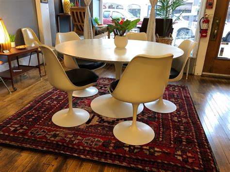 Vintage Saarinen Tulip Table and Chairs for KNOLL 54" | Circa