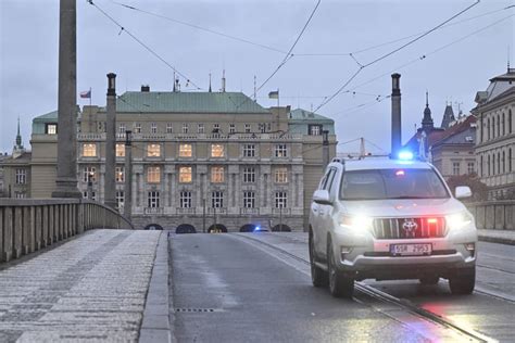 Krvavý masaker na škole v Prahe: Zverejnili počet obetí! To číslo láme srdce - Fotografia č.8 ...