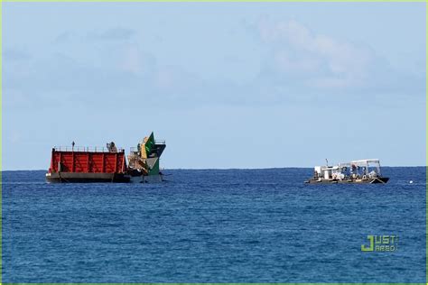 Taylor Kitsch: BATTLESHIP Scenes with Rihanna!: Photo 2477283 | Rihanna ...