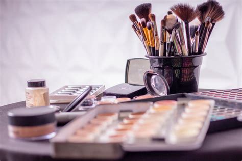 The 4 Best Mineral Makeup Brands to Check Out | Feel Beauty