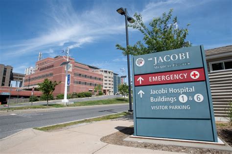 Top Jacobi doctor got special treatment — and non-hospital food