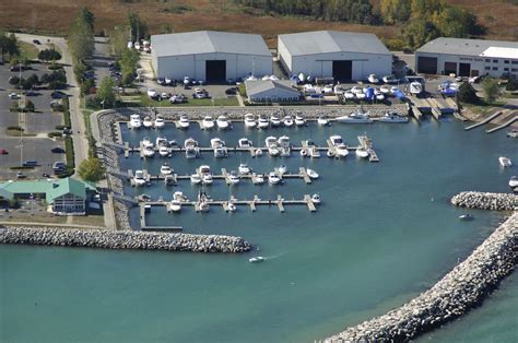 Skipper Buds Service & Sales at North Point Marina in Winthrop Harbor ...