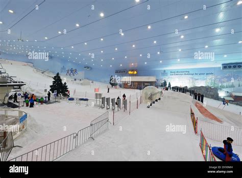 Indoor Ski Dubai resort in the Mall of Emirates, Dubai, United Arab ...