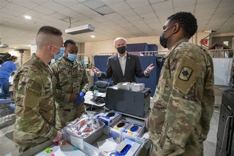 Governor Welcomes 12 National Guard Soldiers to UAMS COVID Testing ...