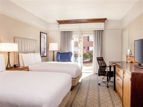 Hotel Rooms in Newark | Hilton Wilmington Christiana