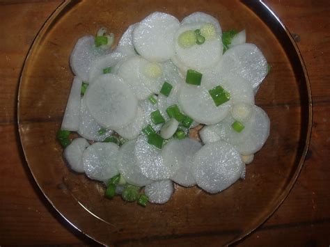 Adventures in Flavorland: Bavarian white radish salad with lemon vinaigrette (German) (raw vegan)