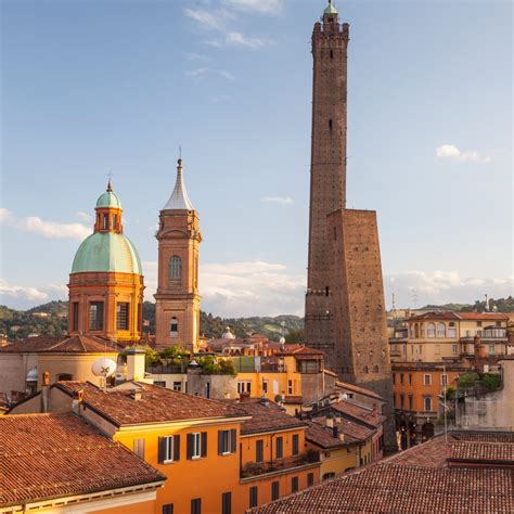 Collection 102+ Pictures Towers Of Bologna Photos Completed 10/2023