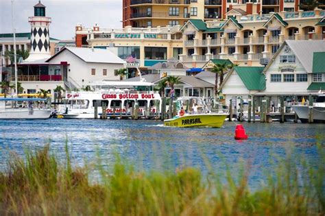 Mardi Gras Parade at HarborWalk Village | SoWal.com