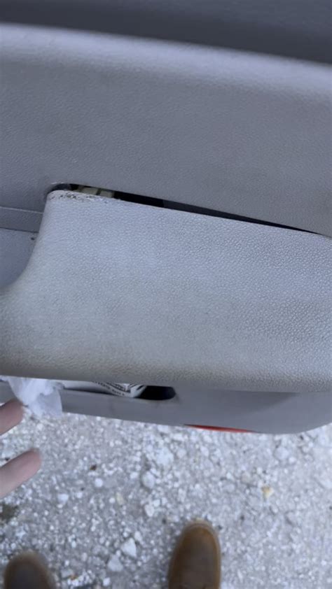 Broken 2007 avalanche interior door handle : r/ChevyTrucks