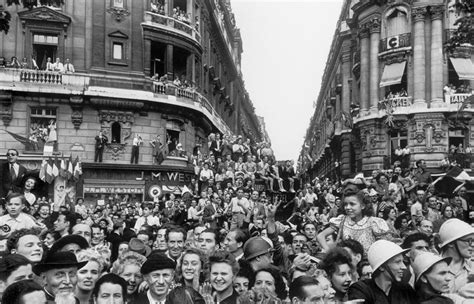 Crowds celebrating the liberation of Paris. France. August 25th, 1944 ...