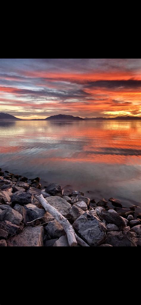 Winter sunset over Utah Lake. : r/sunset