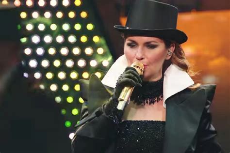 Shania Twain Shares Live Video of 'Man! I Feel Like a Woman'