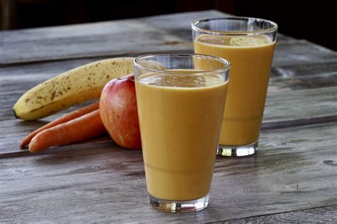 Apple Banana Carrot Smoothie - Weekend at the Cottage