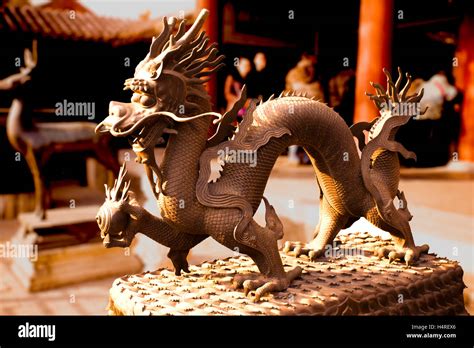 Chinese Dragon Sculpture Stock Photo - Alamy